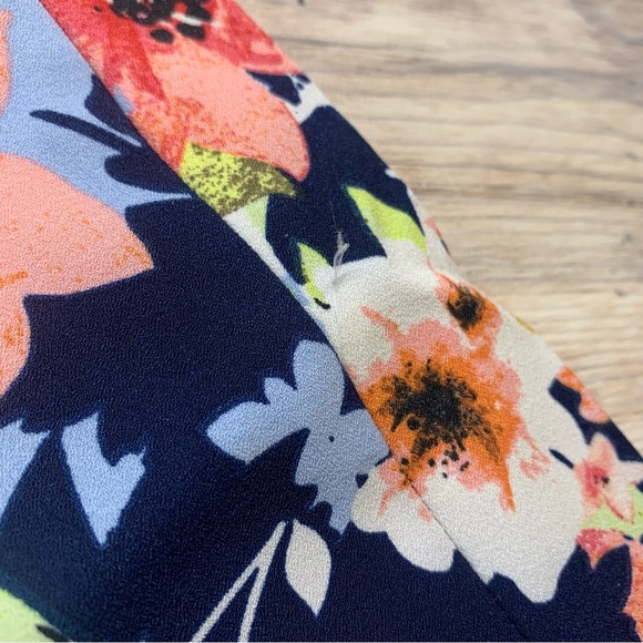 NWOT New York & Company Floral Shorts - Picture 8 of 11